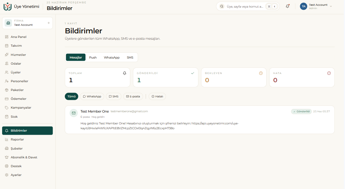 Bildirimler sayfası: Mesajlar / Push / WhatsApp / SMS sekmeleri ve gönderildi/bekleyen/hata toplamları